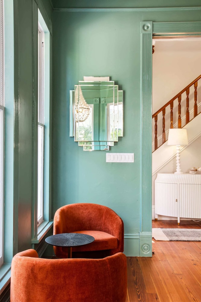 The Grand Maloney Hotel - photo 5