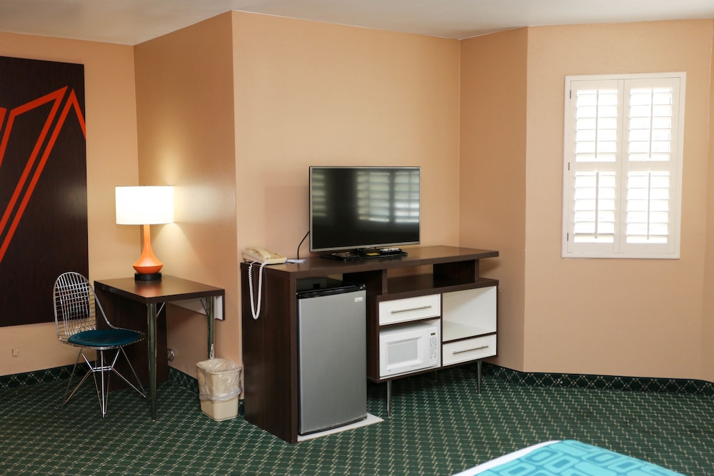 Days Inn & Suites by Wyndham Flagstaff Near University - photo 20