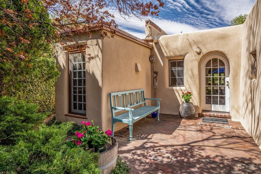 Garcia St. Adobe Historic District Close to Canyon Road Three Master Bedrooms Great Outdoor Space - photo 35