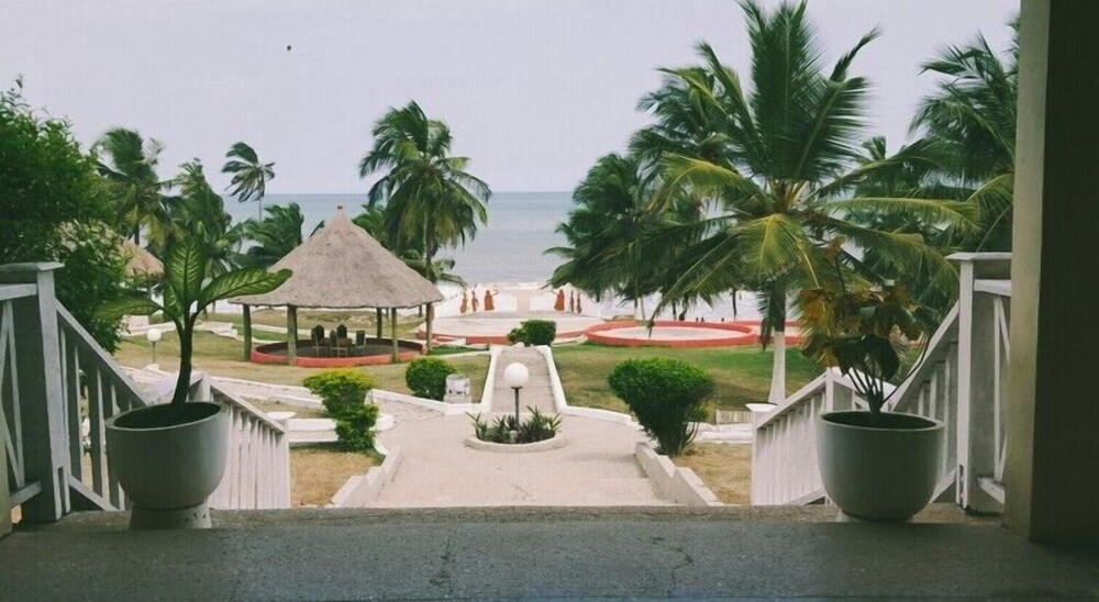 Tills Beach Hotel — Winneba — photo 2