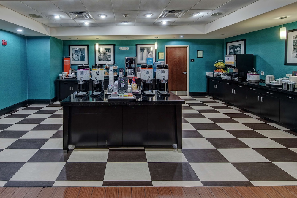 Hampton Inn & Suites Clarksville - photo 41