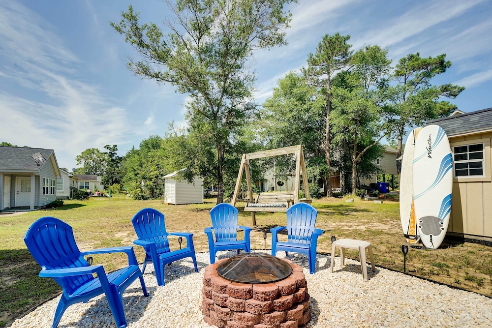 Oak Island Hideaway Hut about 1 Mi to Long Beach in Oak Island, United States