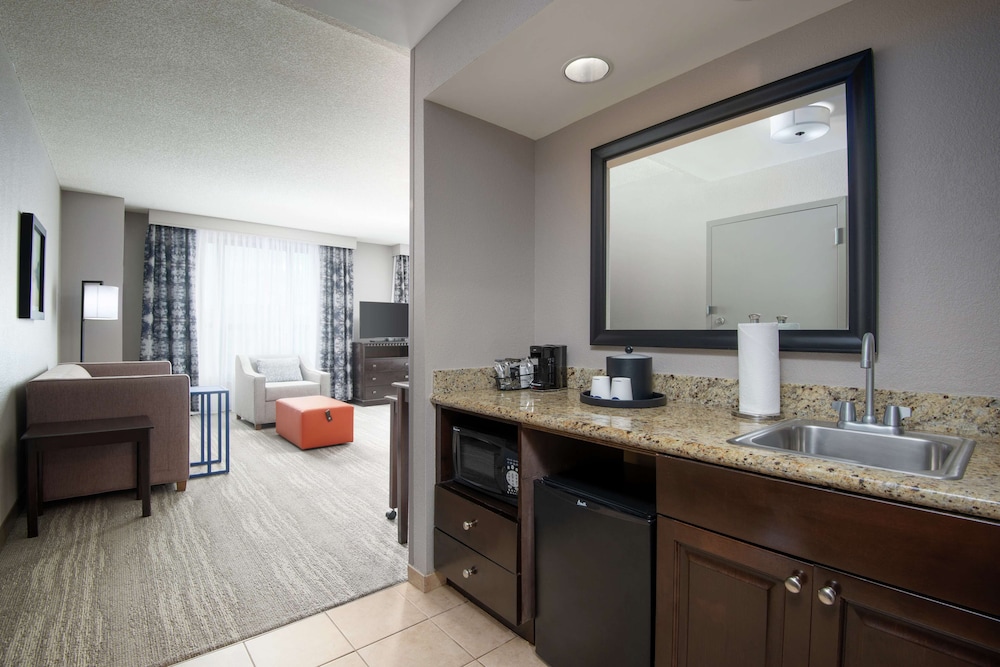 Hampton Inn & Suites National Harbor Alexandria Area - photo 16