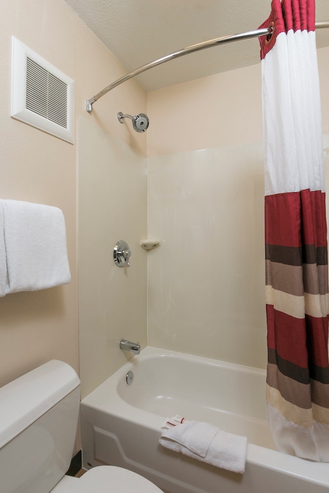 Red Roof Inn Marietta - photo 16