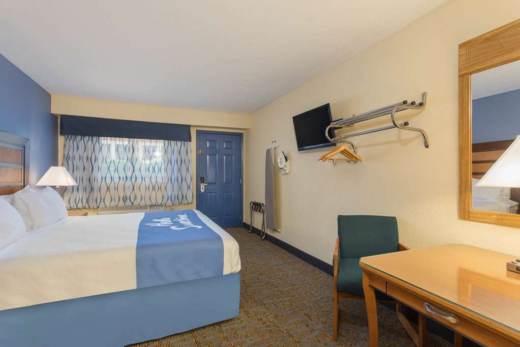 Days Inn by Wyndham Renfro Valley Mount Vernon - photo 17