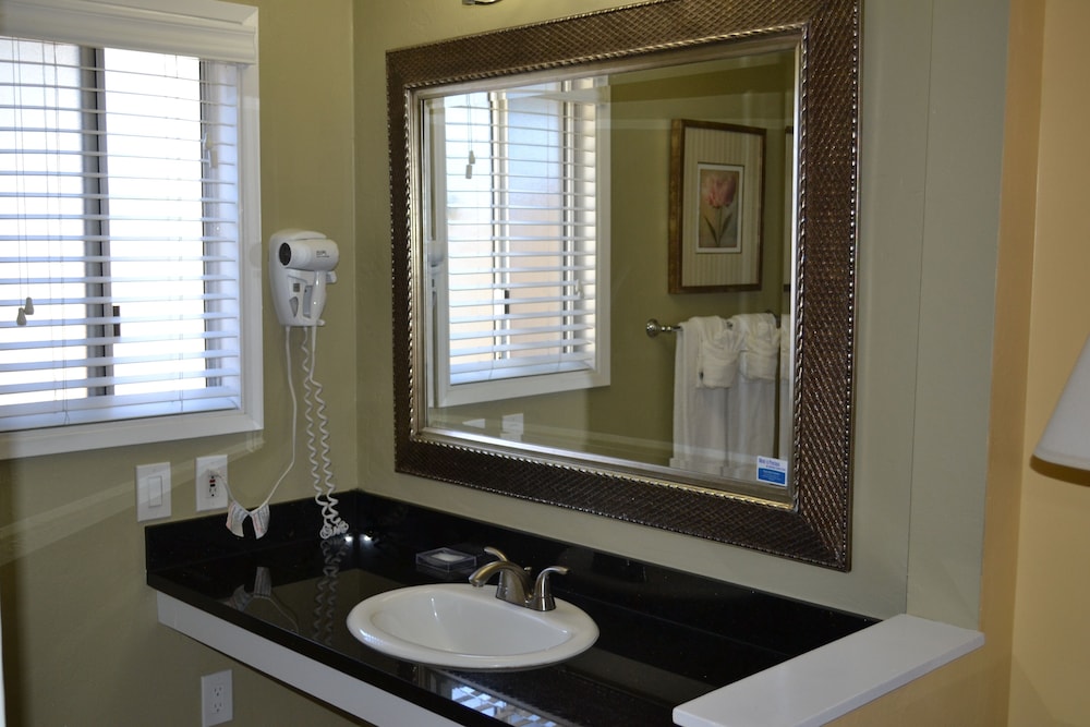Monterey Peninsula Inn - photo 27