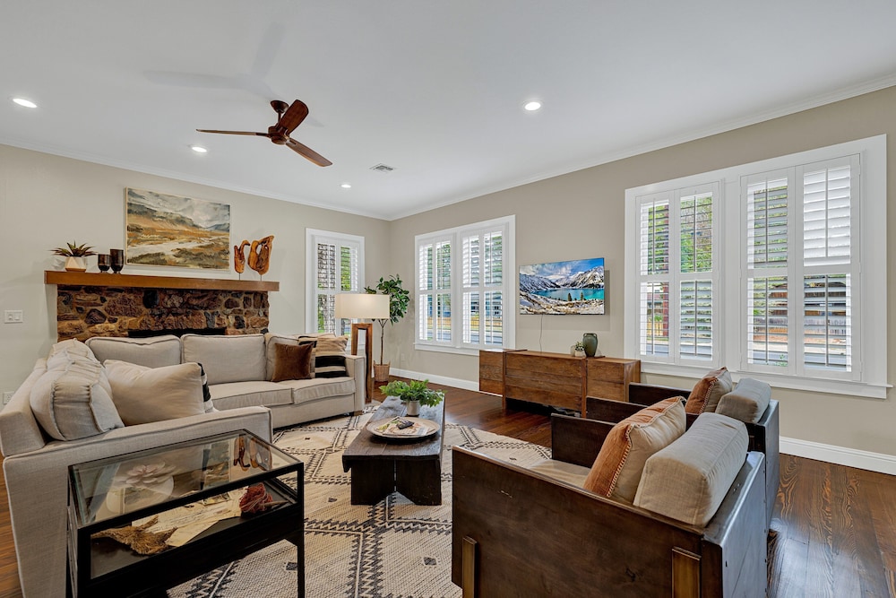 Heart of Fredericksburg With Pool Hot tub&grill - photo 13