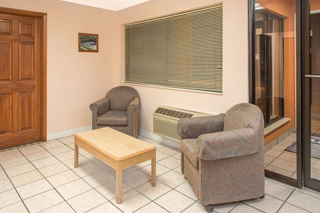 Days Inn by Wyndham Kingdom City - photo 3