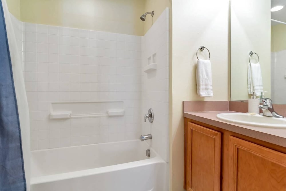 Charming and Comfy Villa. CDC Cleaning Standards Peaceful Resort #4326 - photo 18