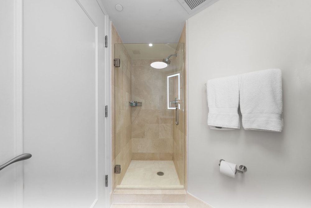 Fontainebleau Miami Beach Private Luxury Suites - photo 355