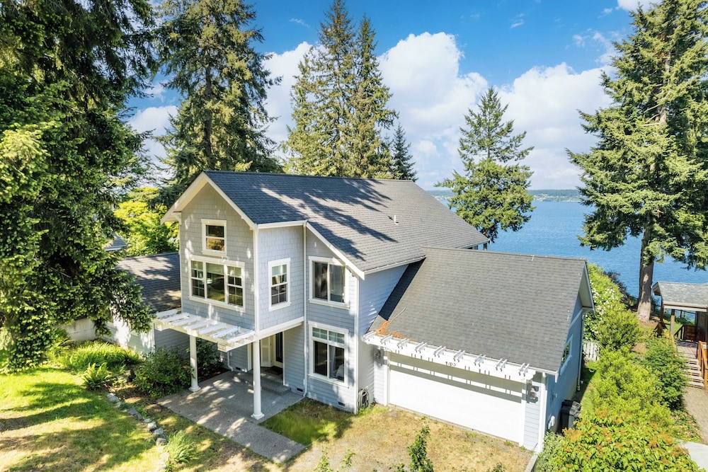 Panoramic Saratoga Passage Views Elegant Whidbey Home by AvantStay — 4-Star Luxury Hotel in Langley, United States