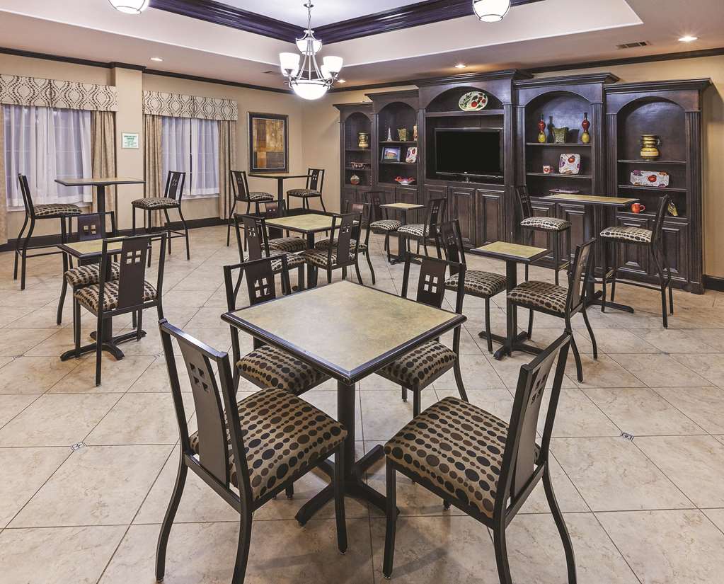 La Quinta Inn & Suites by Wyndham Livingston - photo 23