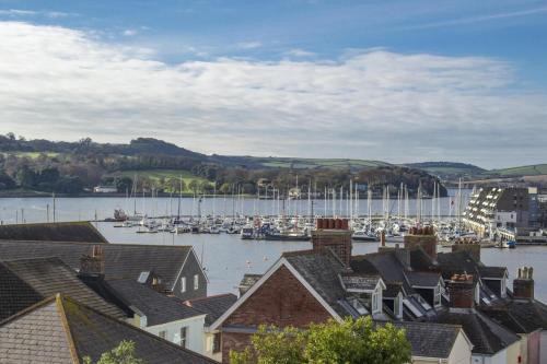 Crow's Nest by Pureserviced — 4-Star Luxury Hotel in Plymouth, United Kingdom