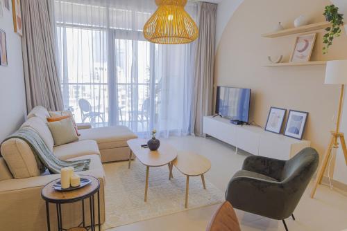 Art inspired apartment amidst Downtown Dubai — 4-Star Luxury Hotel in Dubai, United Arab Emirates