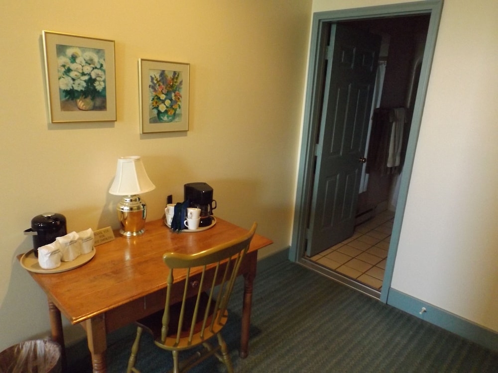 Hermanns European Inn - photo 9