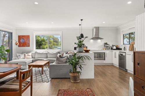 Bliss On The Basin Water Views — Sanctuary Point