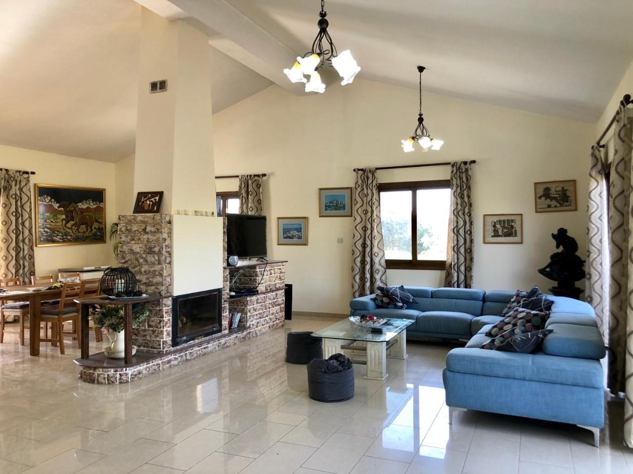 Androniki Luxury Villa Sea Views Pool BBQ WiFi A C