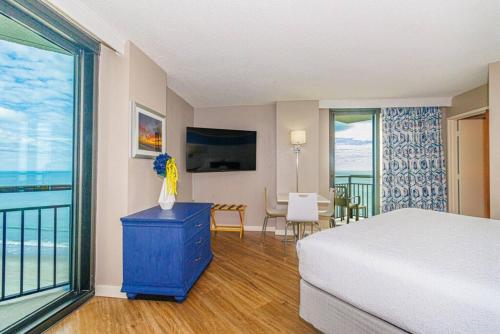 Updated Oceanfront Condo With Amazing Views — 4-Star Luxury Hotel in Myrtle Beach, United States