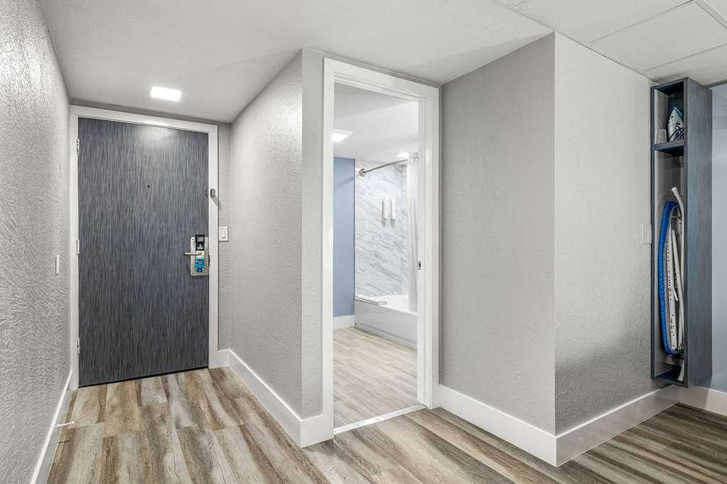 Clarion Pointe Tampa Brandon Near Fairgrounds and Casino - photo 34