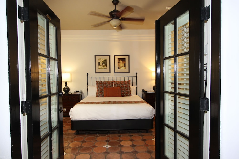 Cypress Inn - photo 49