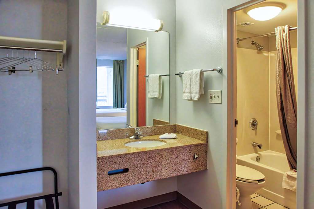 Motel 6 Buffalo NY Airport Williamsville - photo 12