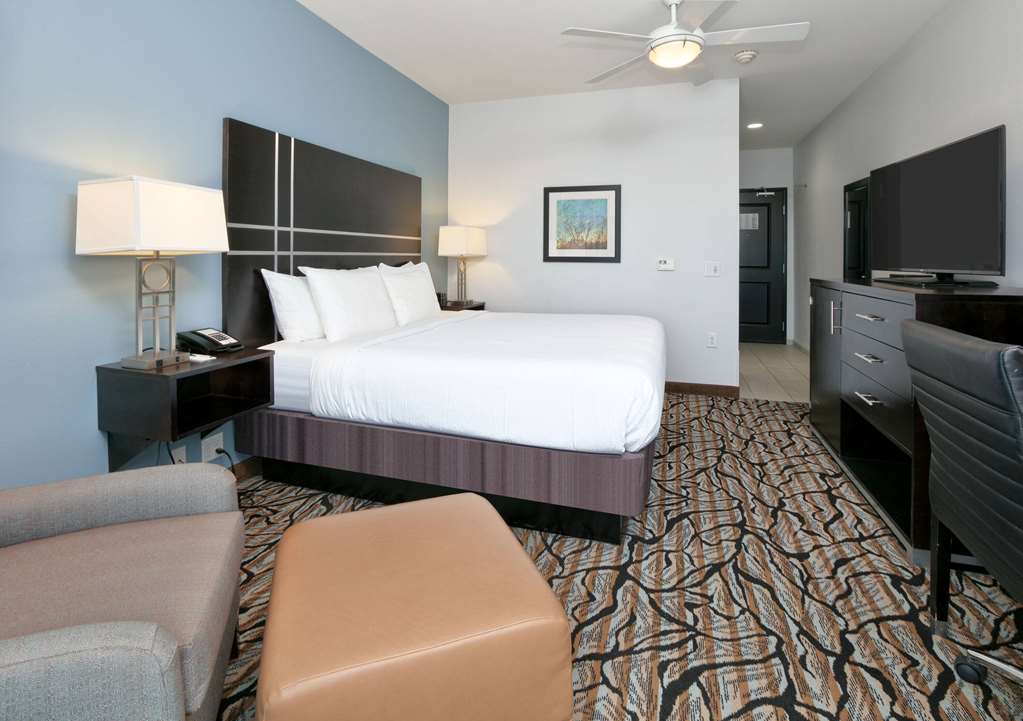 La Quinta Inn & Suites by Wyndham Lubbock Southwest - photo 29