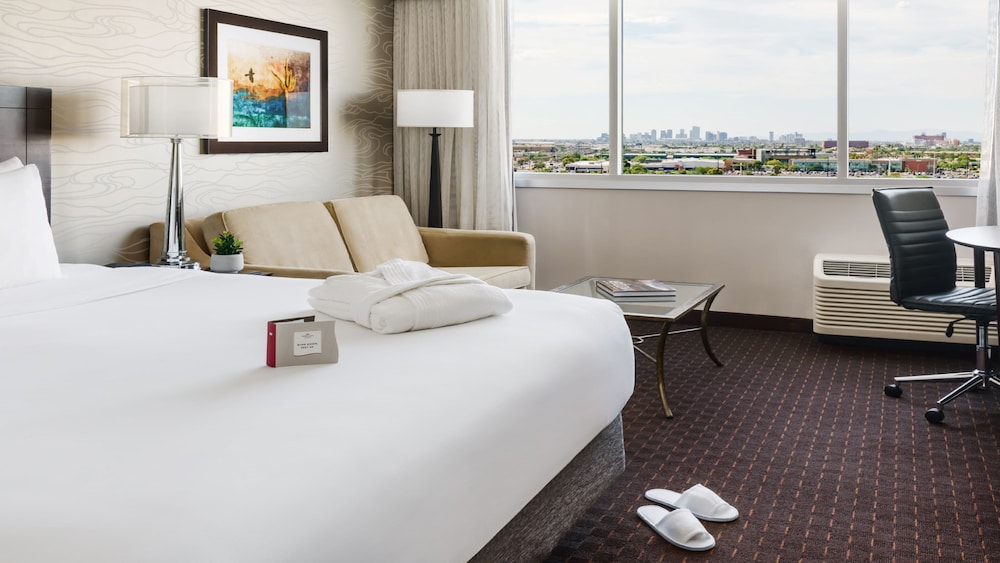 Crowne Plaza Phoenix Airport PHX by IHG - photo 16