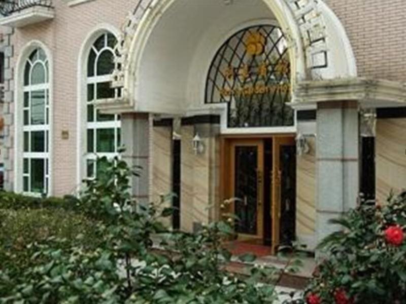 Rich Garden Hotel — hotel in Changning