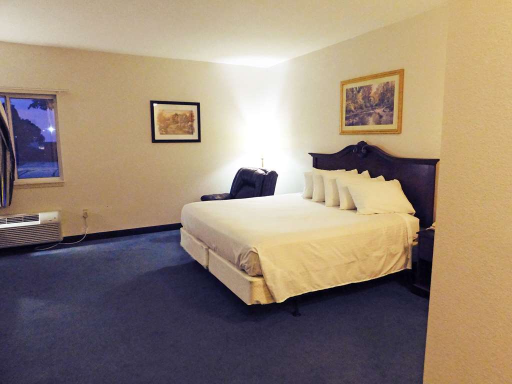 Americas Best Value Inn Fredonia - photo 10