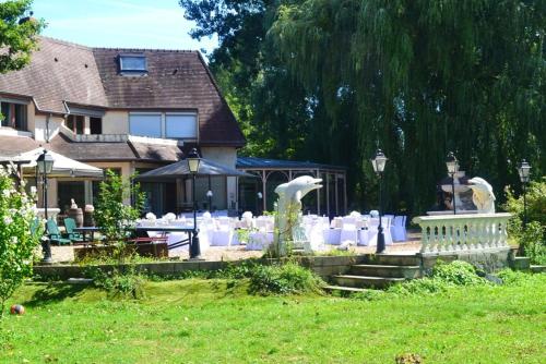 Holiday Home Chemin Communal Du Hameau De Sainte Anne — 4-Star Luxury Hotel in Courtenay, France