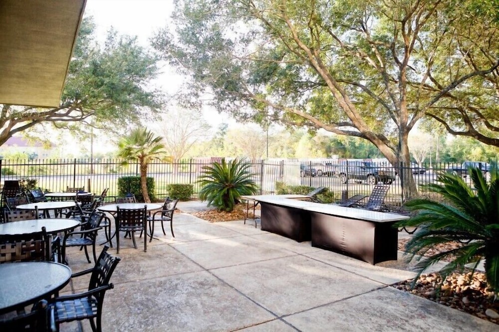 Holiday Inn Hotel & Suites Beaumont Plaza by IHG - photo 33