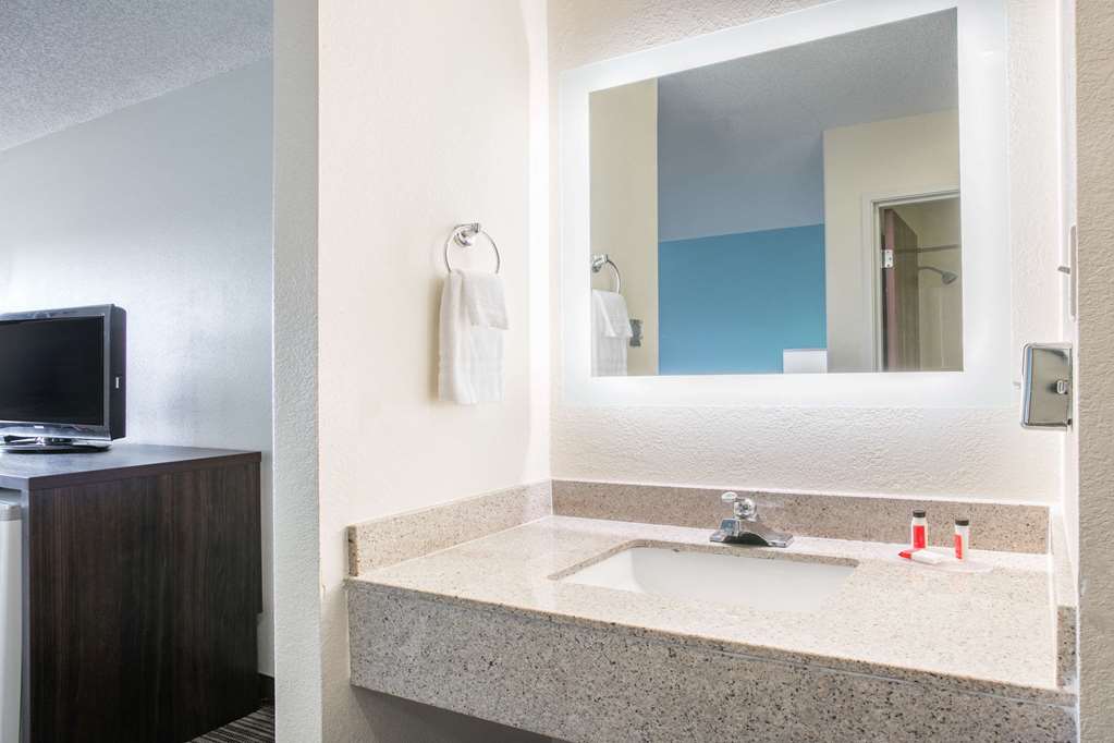 Howard Johnson by Wyndham Scott Lafayette - photo 8