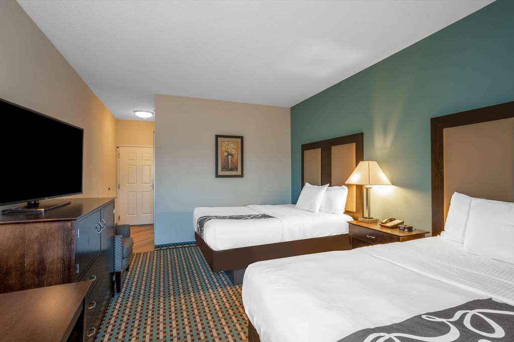 La Quinta Inn & Suites by Wyndham Ely - photo 21