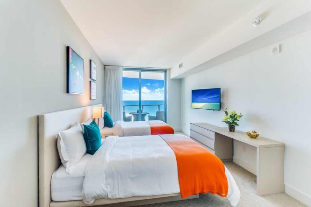 Contemporary Beach Resort Condos - photo 11