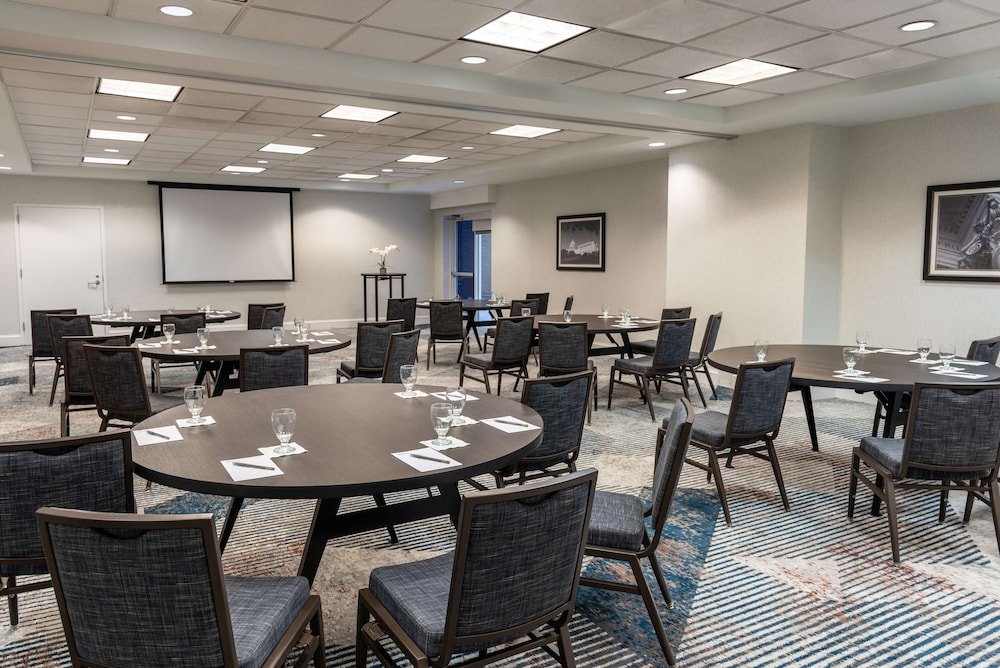Hilton Garden Inn Arlington Courthouse Plaza - photo 36