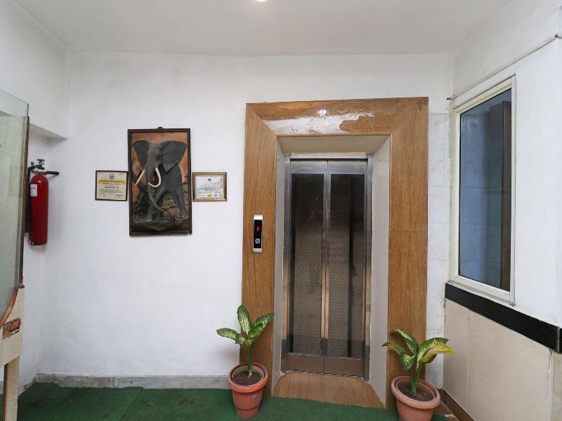 Oyo 29051 Hotel Solitaire Restaurant — Agra