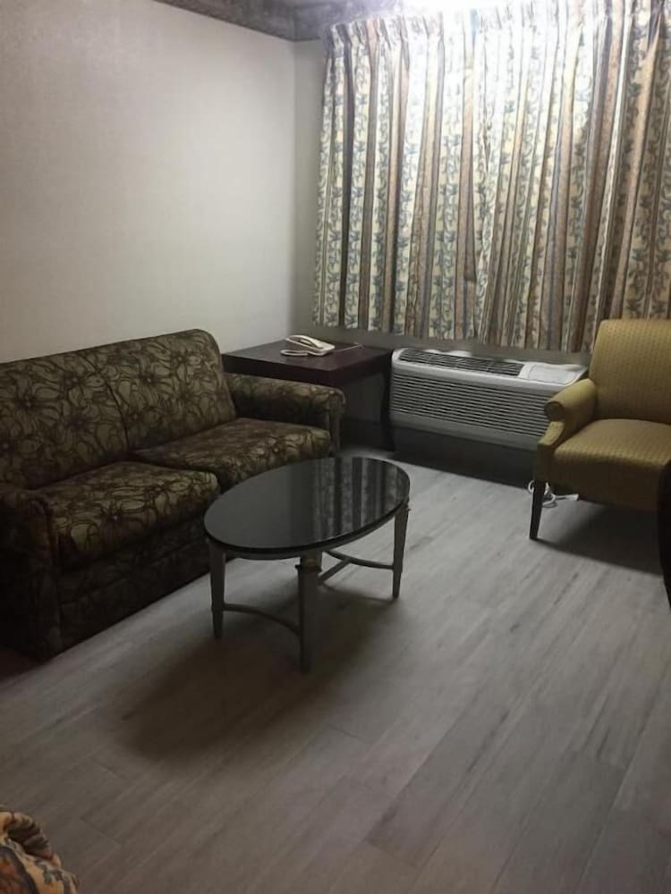 Regency Inn Norco - photo 10
