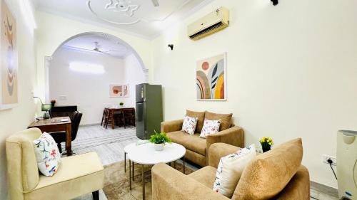 BluO Modern 1BHK Rohini Parking Balcony — 4-Star Luxury Hotel in New Delhi, India