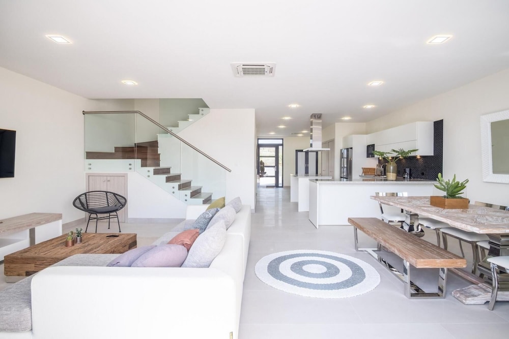 Endless Summer Boca Catalina in Noord, Aruba