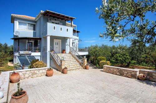 Villa Lianolia — 4-Star Luxury Hotel in Katastarion, Greece