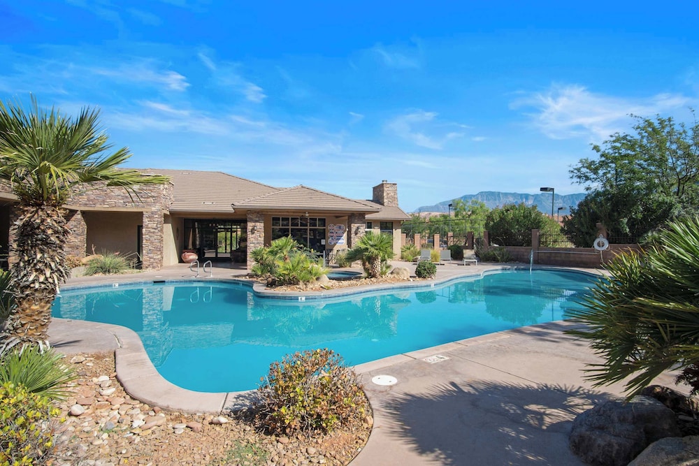 Pool Paradise for Families Condo for 12 w Resort style Amenities in Hurricane, United States