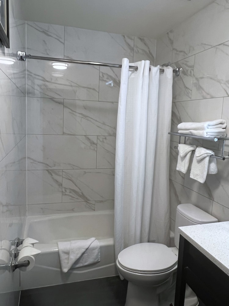 Lotus BLU Inn & Suites - photo 26