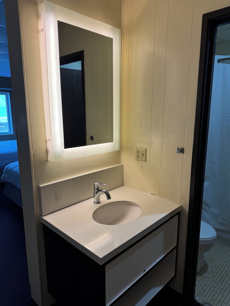 Grand Inn Moorhead - photo 12