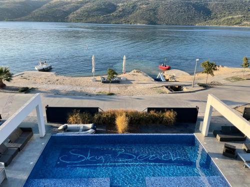 Sky Beach Aparthotel — Marina — photo 3