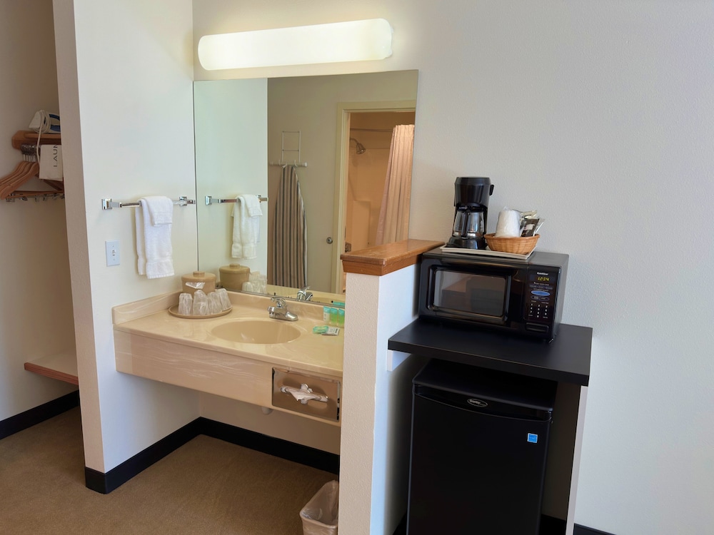 Peppermill Empress Inn - photo 29