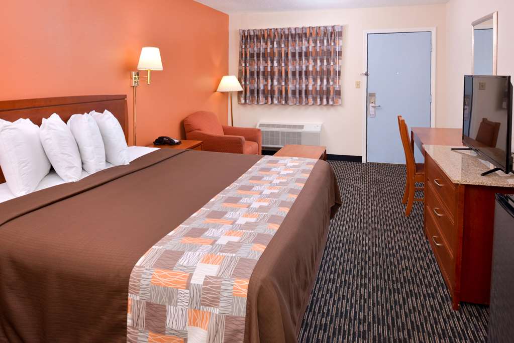 Americas Best Value Inn Sullivan - photo 8
