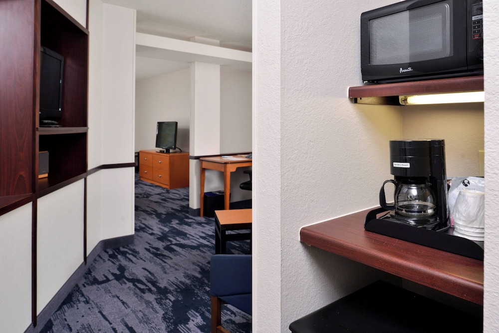 Fairfield Inn & Suites by Marriott Beloit - photo 9