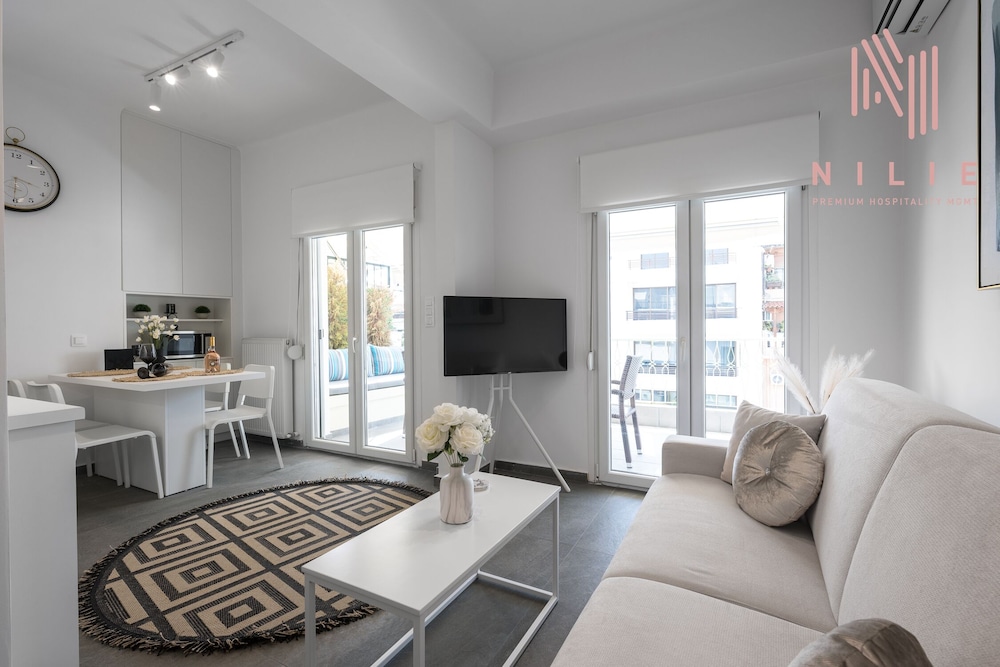Lusso Bianco Nilie Hospitality MGMT — 4-Star Luxury Hotel in Thessaloniki, Greece