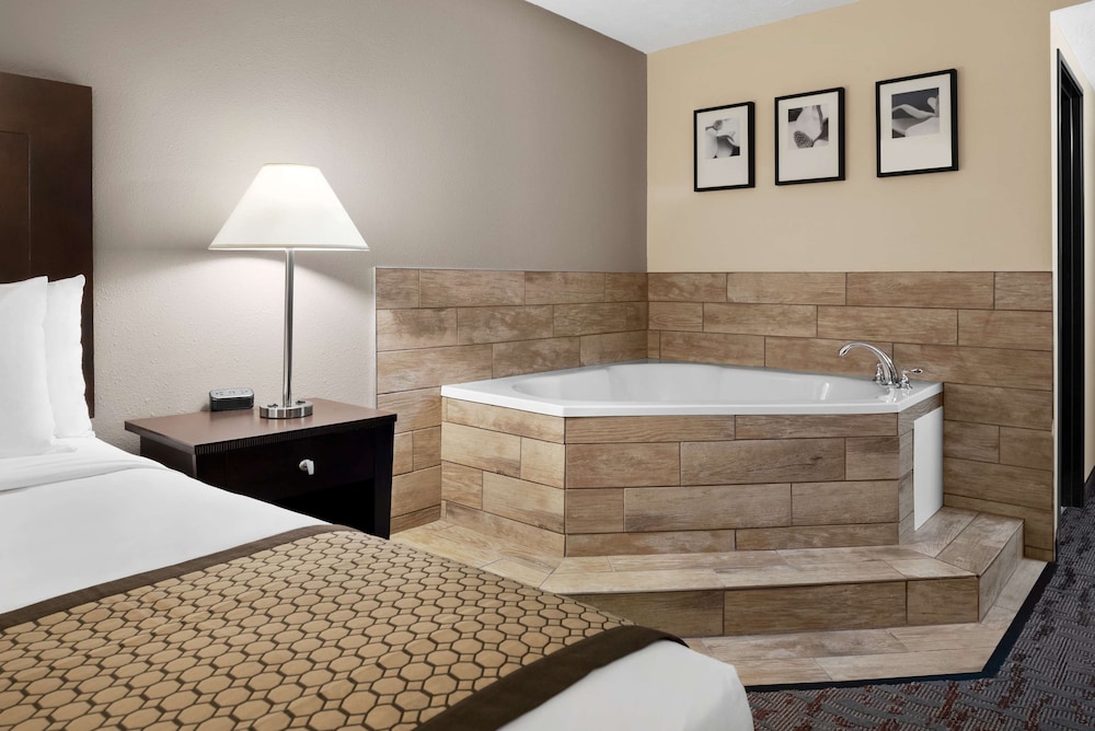 Baymont by Wyndham Belleville Airport Area - photo 22