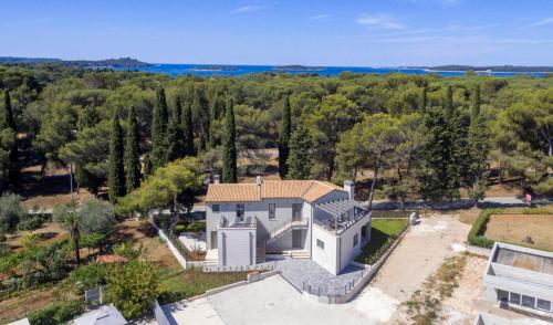 Villa Pinia Fazana — 4-Star Luxury Hotel in Fazana, Croatia